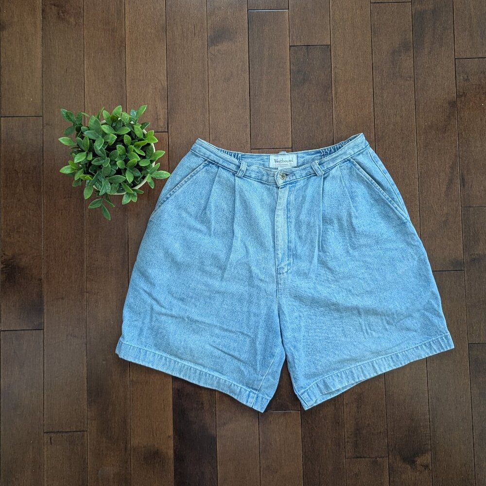 CLASSIC LIGHT WASH VINTAGE DENIM SHORTS